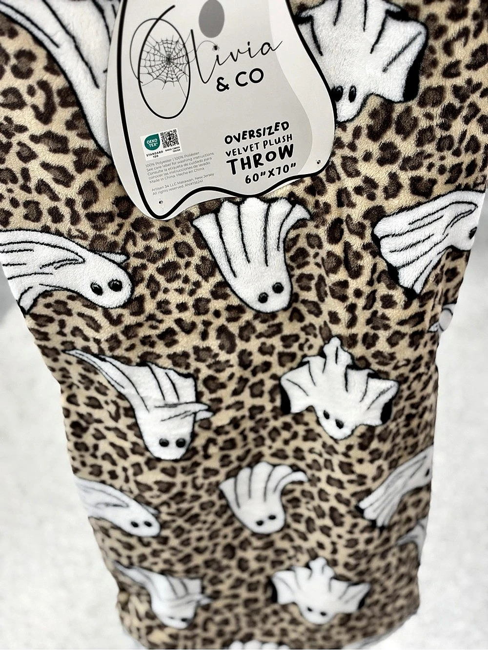 Jinria & Co Oversized Velvet Plush Throw in Brown & White NWT